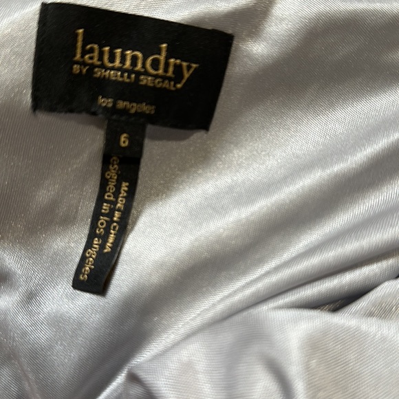 Laundry by Shelli Segal Silver Evening Gown, Size 6 - Picture 5 of 5